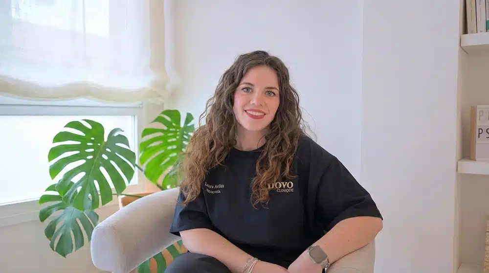 Laura Avilés, Psicóloga Sanitaria y experta en Psiconutrición en Granada - Novo Clinique